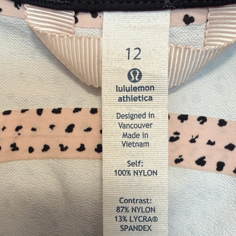 Lululemon Light Pink Hooded Women's Jacket with hidden hood. - Picture 4 of 5